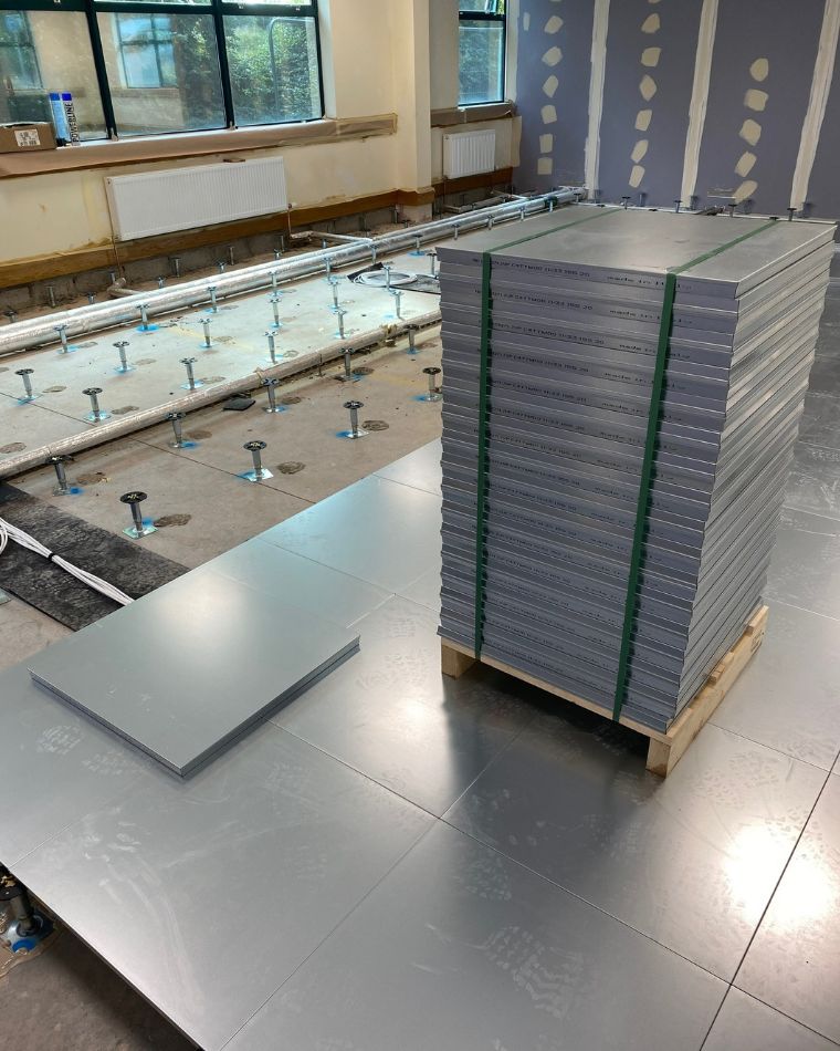Raised-access-flooring-installation Raised-access-flooring-installation